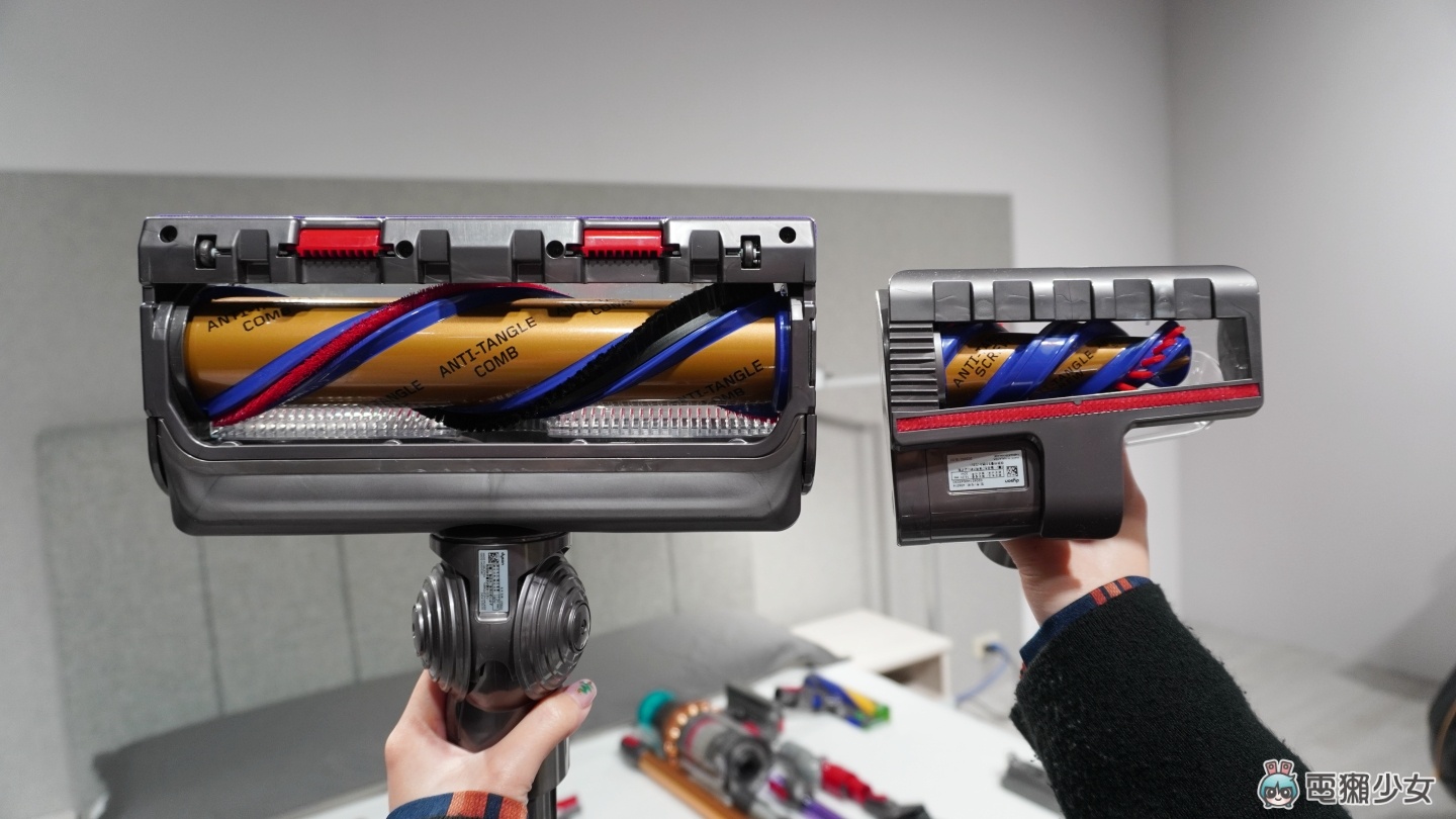 出门|全新 Dyson V15 Detect 吸尘器登场,新‘ 无缠结科技 ’不用担心头发卡在吸头上好难清! 内容图4 潮品文-大潮社旗下实时最新热点娱乐时尚数码等新闻资讯网站! 出门|全新 Dyson V15 Detect 吸尘器登场,新‘ 无缠结科技 ’不用担心头发卡在吸头上好难清!