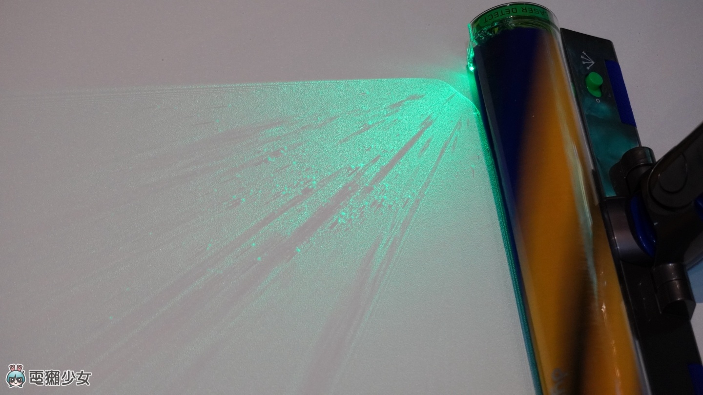 出门|全新 Dyson V15 Detect 吸尘器登场,新‘ 无缠结科技 ’不用担心头发卡在吸头上好难清! 内容图5 潮品文-大潮社旗下实时最新热点娱乐时尚数码等新闻资讯网站! 出门|全新 Dyson V15 Detect 吸尘器登场,新‘ 无缠结科技 ’不用担心头发卡在吸头上好难清!