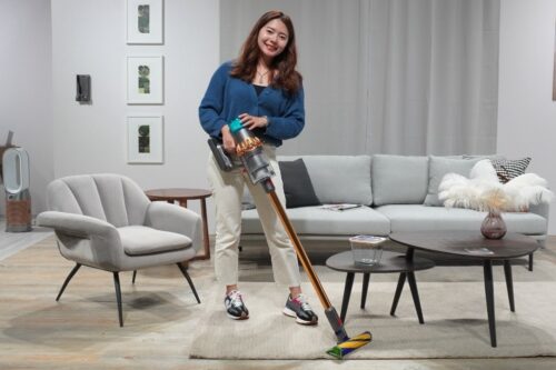 出门｜全新 Dyson V15 Detect 吸尘器登场，新‘ 无缠结科技 ’不用担心头发卡在吸头上好难清！