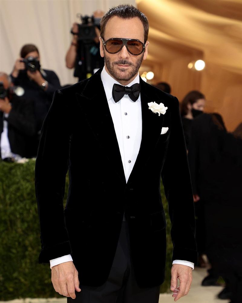 片中年轻时担任GUCCI设计师的汤姆．福特也穿梭其中。（图／翻摄自Tom Ford IG）