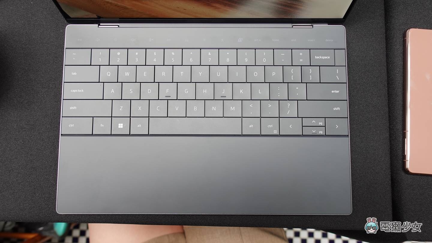 出门|看戴尔超窄边框 XPS 家族新成员 XPS 13 Plus 超美无边际触控板 Dell 最新 CES 笔电 内容图4 潮品文-大潮社旗下实时最新热点娱乐时尚数码等新闻资讯网站! 出门|看戴尔超窄边框 XPS 家族新成员 XPS 13 Plus 超美无边际触控板 Dell 最新 CES 笔电