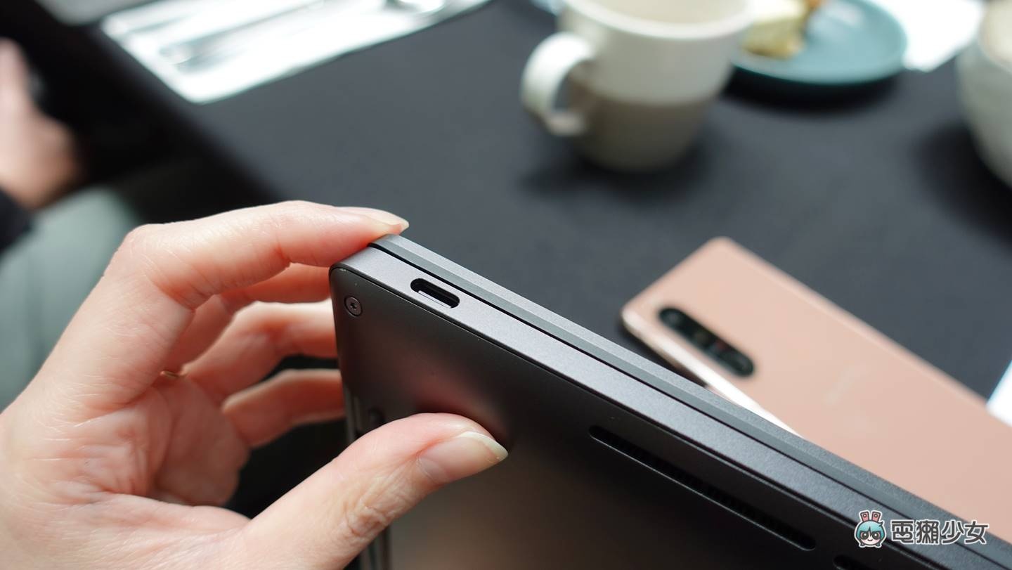 出门|看戴尔超窄边框 XPS 家族新成员 XPS 13 Plus 超美无边际触控板 Dell 最新 CES 笔电 内容图7 潮品文-大潮社旗下实时最新热点娱乐时尚数码等新闻资讯网站! 出门|看戴尔超窄边框 XPS 家族新成员 XPS 13 Plus 超美无边际触控板 Dell 最新 CES 笔电