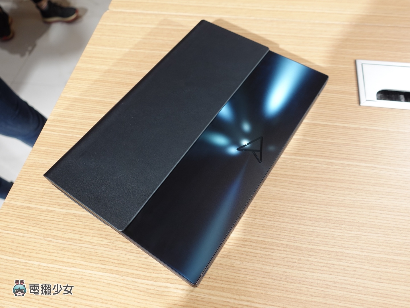 折叠手机不够看!华硕发表 17 吋折叠式笔电‘ Zenbook 17 Fold OLED ’ 内容图3 潮品文-大潮社旗下实时最新热点娱乐时尚数码等新闻资讯网站! 折叠手机不够看!华硕发表 17 吋的折叠式笔电‘ Zenbook 17 Fold OLED ’