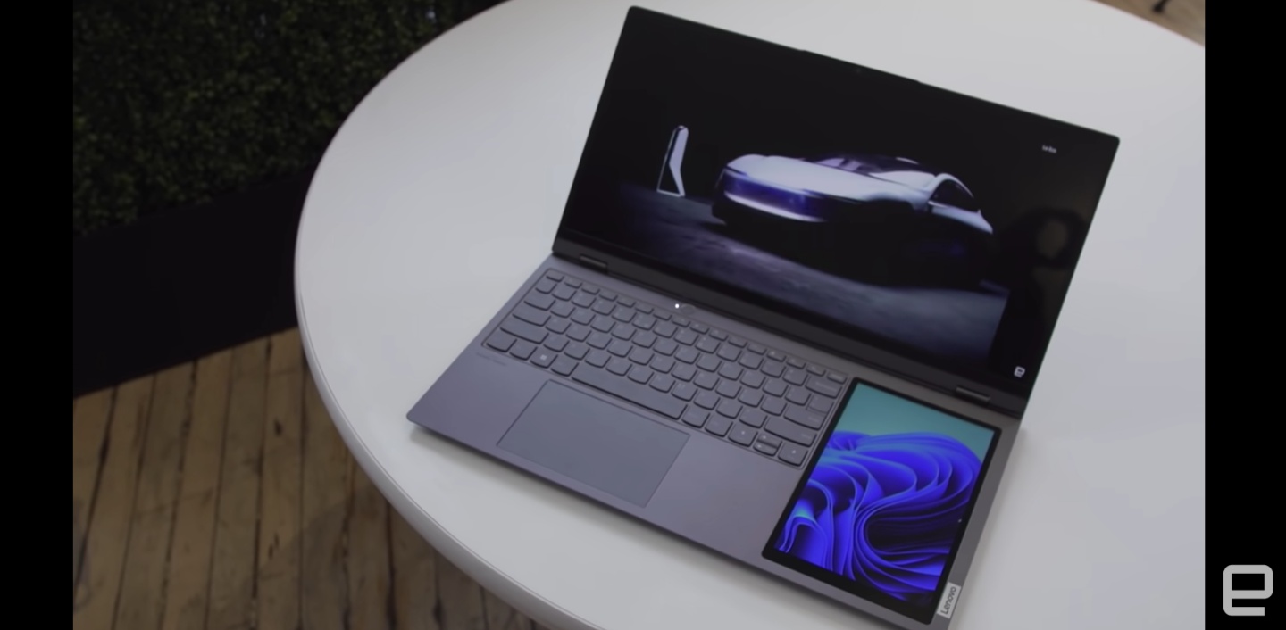 外型太特别!Lenovo 推出‘ ThinkBook Plus Gen3 ’键盘区右侧加了一块 8 吋萤幕 笔电变得好长? 内容图1 潮品文-大潮社旗下实时最新热点娱乐时尚数码等新闻资讯网站! 外型太特别!Lenovo 推出‘ ThinkBook Plus Gen3 ’键盘区右侧加了一块 8 吋萤幕 笔电变得好长?