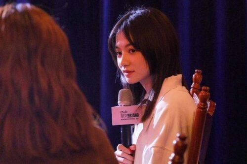 女星遭男粉丝手指性骚!姚爱寗吓呆错愕:?心、非常不舒服