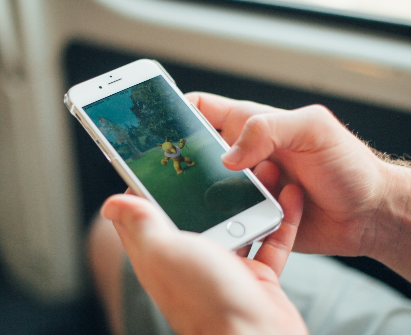 忙着抓宝！洛杉矶警察执勤时顾玩《Pokémon Go》不甩抢案 然后就被开除了 数码科技 图2张