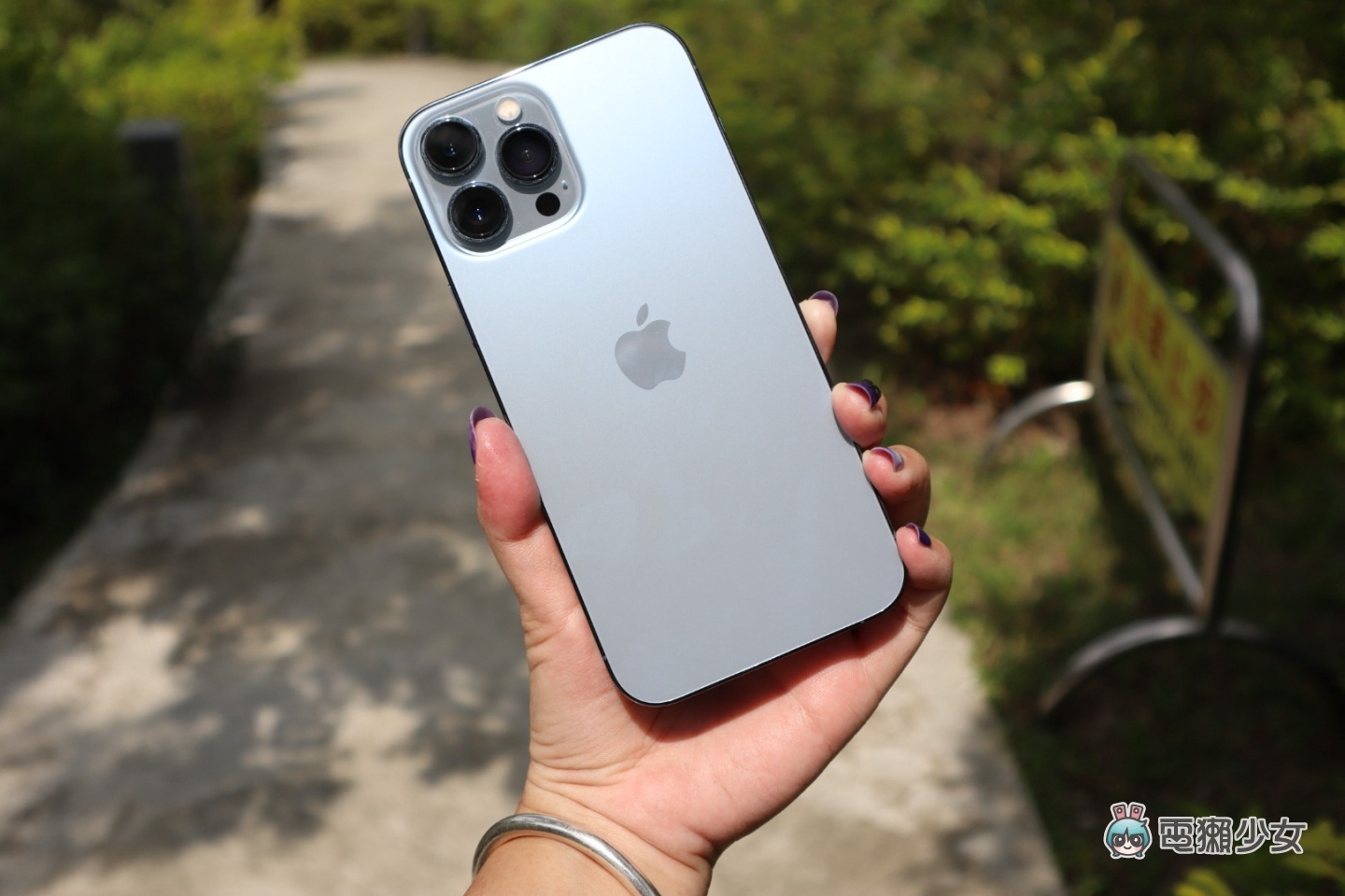 2021 年 Q4 全球手机销量排行出炉!苹果靠 iPhone 13 夺回冠军宝座,但和三星仅存 2% 之差 内容图1 潮品文-大潮社旗下实时最新热点娱乐时尚数码等新闻资讯网站! 2021 年 Q4 全球手机销量排行出炉!苹果靠 iPhone 13 夺回冠军宝座,但和三星仅存 2% 之差