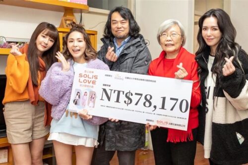 独家／3人气女神年前低调送暖！募款捐物资亲赴儿少之家