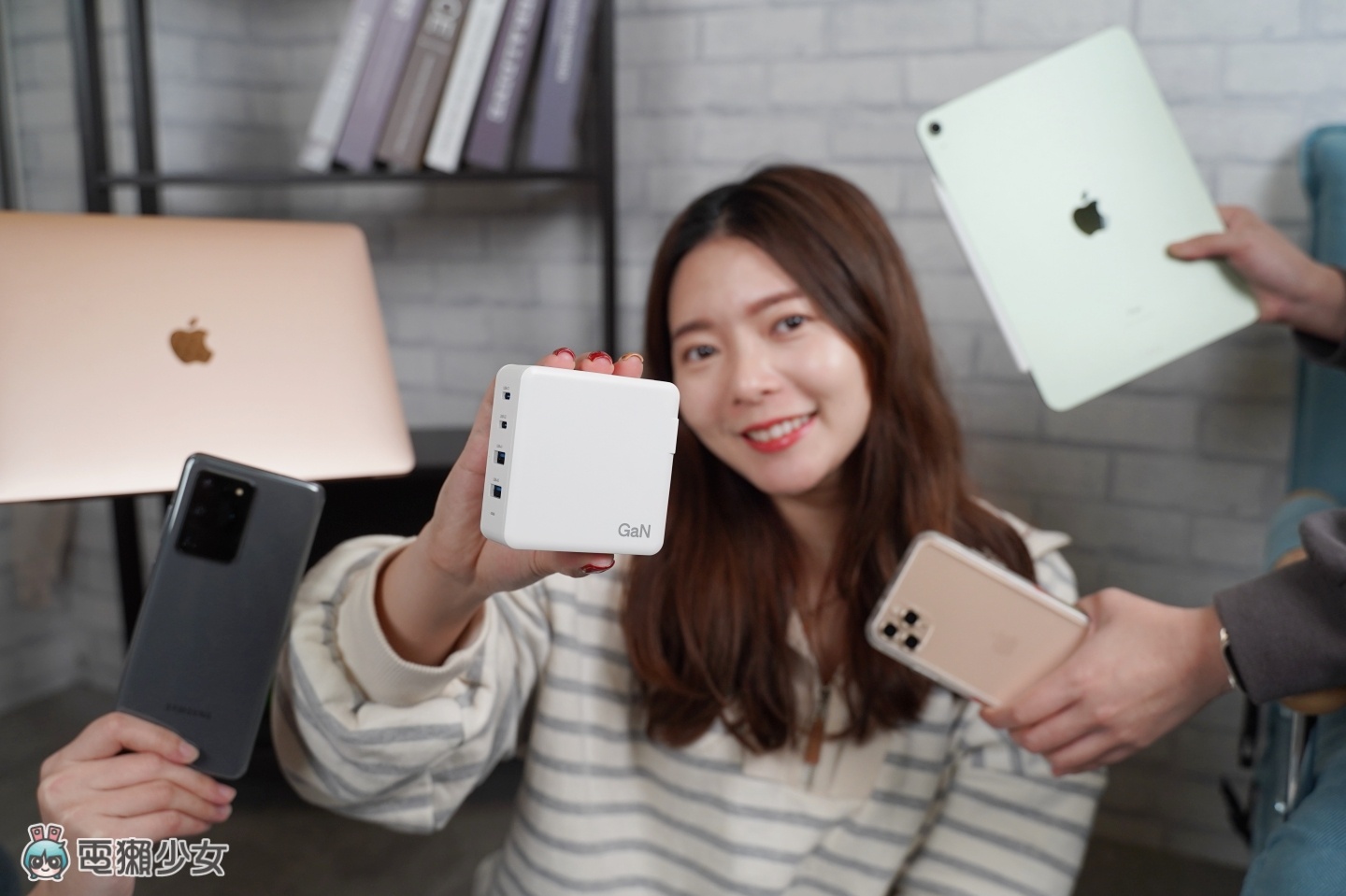 给你满满电力!pqi 的‘ WPB10 ’移动电源可无线充电 还有旅行必备四孔的 100W 充电头 内容图9 潮品文-大潮社旗下实时最新热点娱乐时尚数码等新闻资讯网站! 给你满满电力!pqi 的‘ WPB10 ’移动电源可无线充电 还有旅行必备四孔的 100W 充电头