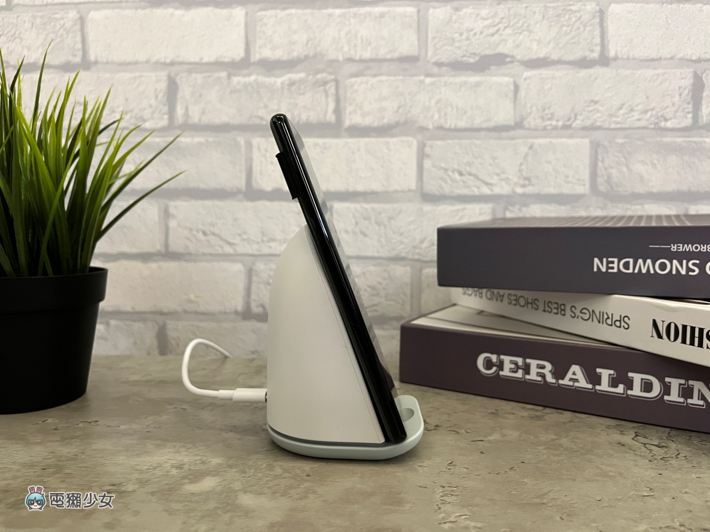 开箱|两千多元的无线充电器?Google Pixel Stand 2 功能可能比你想的更多 内容图1 潮品文-大潮社旗下实时最新热点娱乐时尚数码等新闻资讯网站! 开箱|两千多元的无线充电器?Google Pixel Stand 2 功能可能比你想的更多