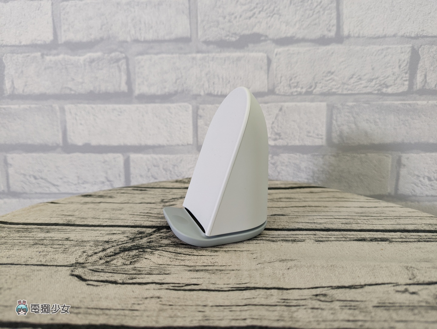 开箱|两千多元的无线充电器?Google Pixel Stand 2 功能可能比你想的更多 内容图2 潮品文-大潮社旗下实时最新热点娱乐时尚数码等新闻资讯网站! 开箱|两千多元的无线充电器?Google Pixel Stand 2 功能可能比你想的更多