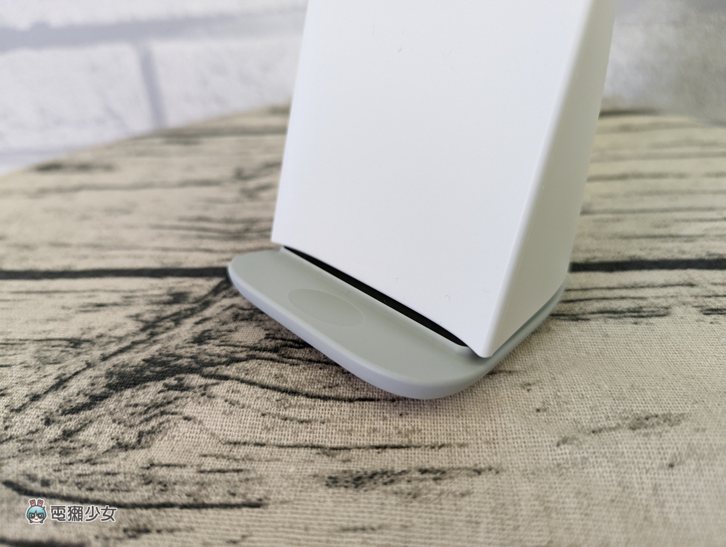 开箱|两千多元的无线充电器?Google Pixel Stand 2 功能可能比你想的更多 内容图4 潮品文-大潮社旗下实时最新热点娱乐时尚数码等新闻资讯网站! 开箱|两千多元的无线充电器?Google Pixel Stand 2 功能可能比你想的更多