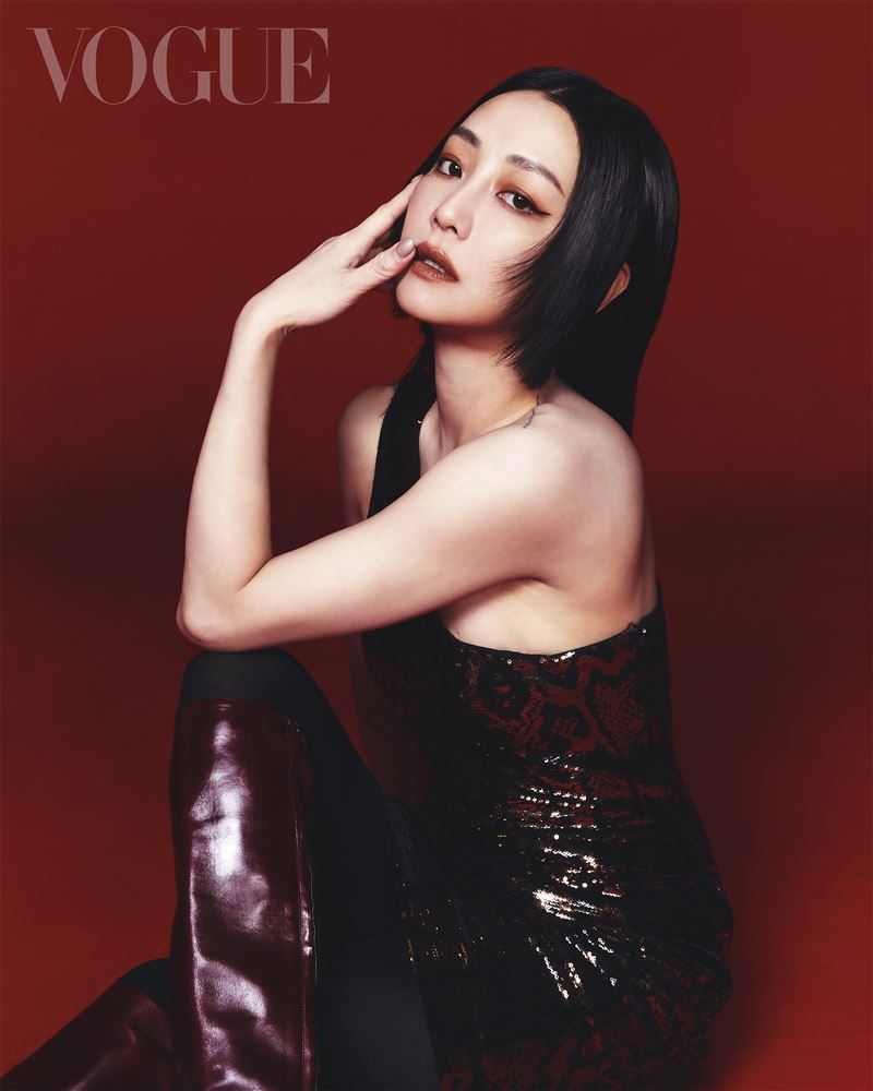 谢欣颖以前也是个会顾虑别人眼光，而怀疑自己对错的人。（图／VOGUE杂志提供）