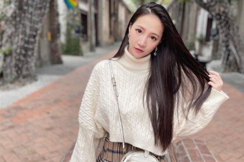 林采缇上围炸裂！泡汤解放辣胸开深V“雪白嫩乳”泄春光