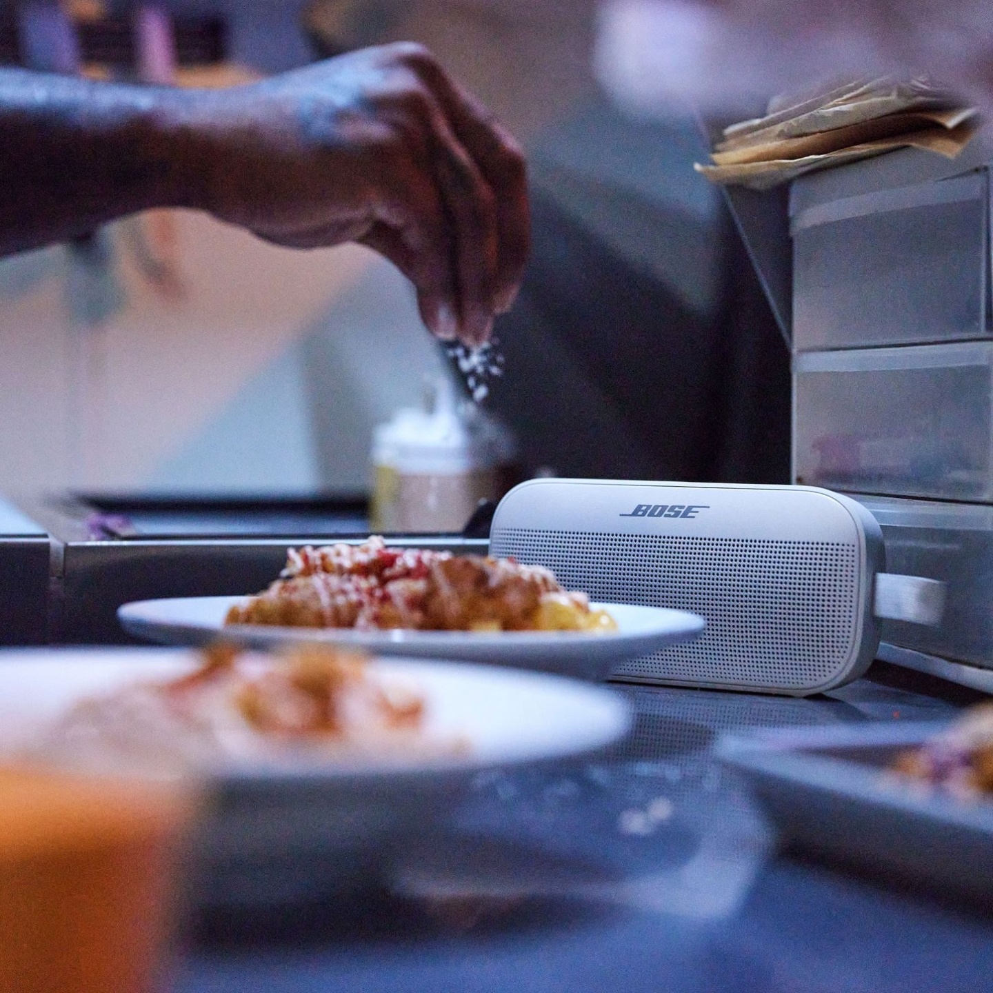 Bose 全新蓝牙喇叭 SoundLink Flex 正式登台!具备 IP67 防尘防水等级 售价新台币 5,900 元 内容图2 潮品文-大潮社旗下实时最新热点娱乐时尚数码等新闻资讯网站! Bose 全新蓝牙喇叭 SoundLink Flex 正式登台!具备 IP67 防尘防水等级 售价新台币 5,900 元