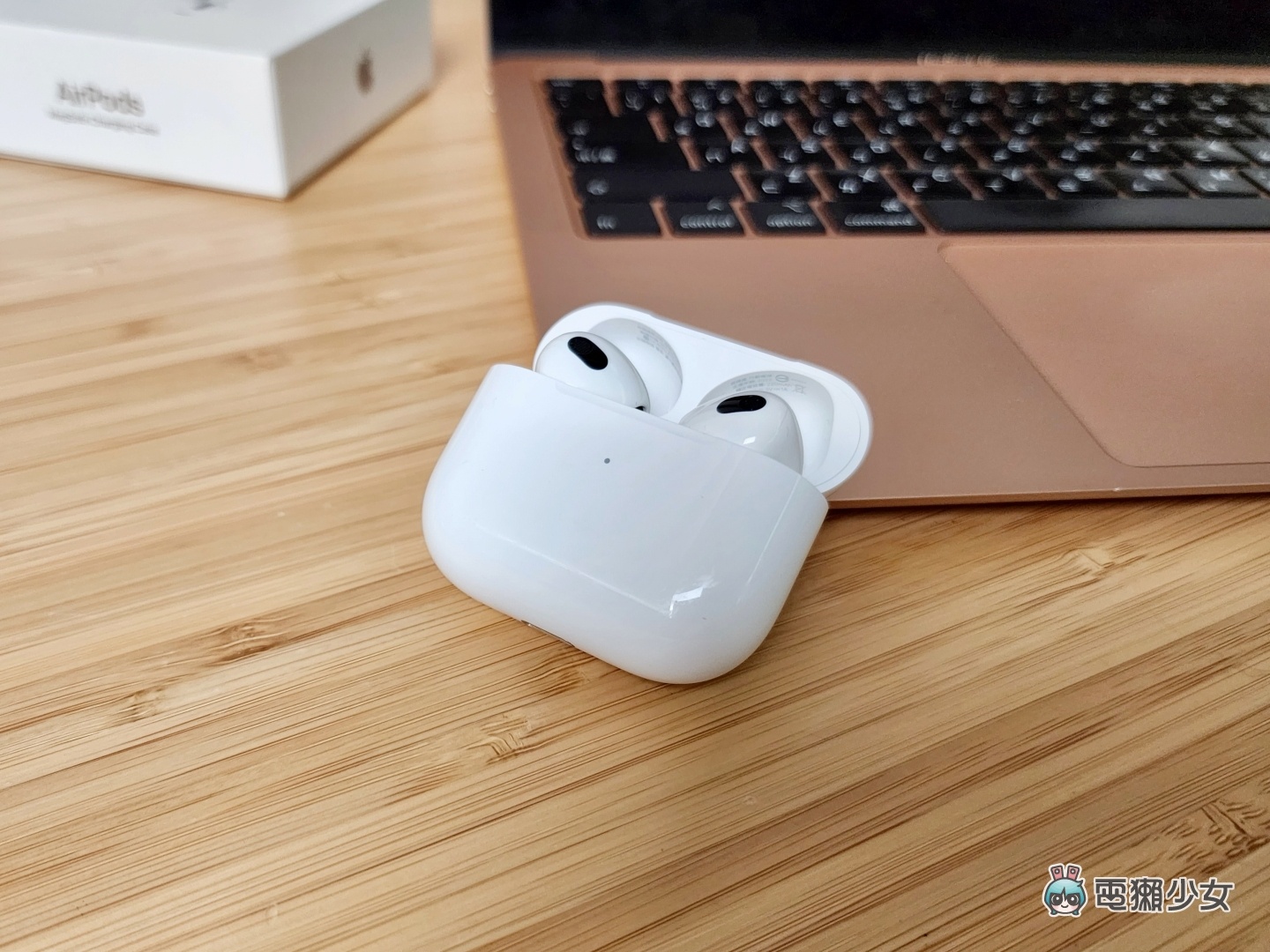 开箱|苹果最新的 AirPods 3 升级有感吗?音质、续航力表现如何?值不值得买? 内容图1 潮品文-大潮社旗下实时最新热点娱乐时尚数码等新闻资讯网站! 开箱|苹果最新的 AirPods 3 升级有感吗?音质、续航力表现如何?值不值得买?