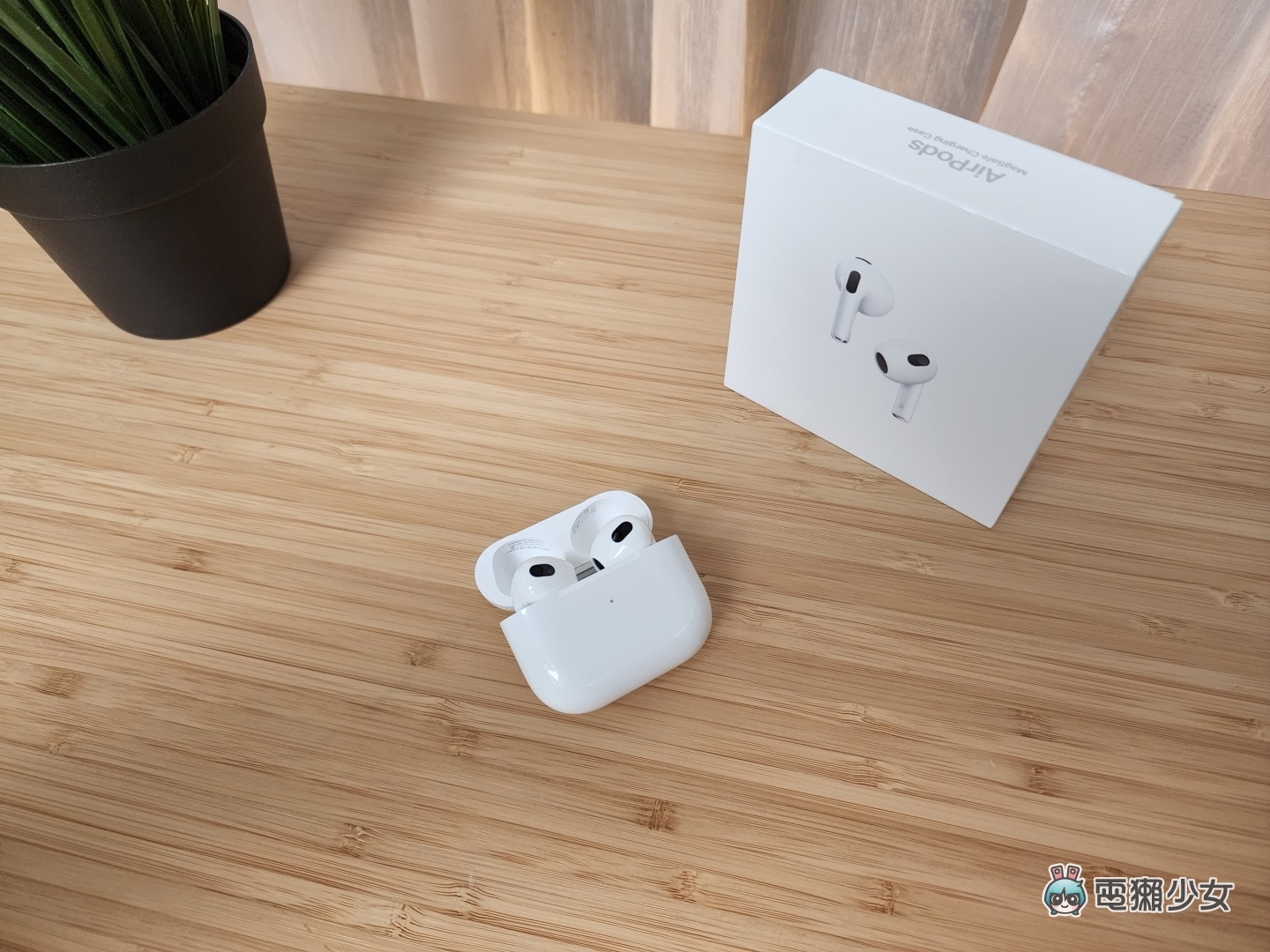 开箱|苹果最新的 AirPods 3 升级有感吗?音质、续航力表现如何?值不值得买? 内容图2 潮品文-大潮社旗下实时最新热点娱乐时尚数码等新闻资讯网站! 开箱|苹果最新的 AirPods 3 升级有感吗?音质、续航力表现如何?值不值得买?
