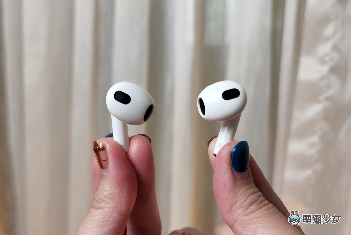 开箱|苹果最新的 AirPods 3 升级有感吗?音质、续航力表现如何?值不值得买? 内容图5 潮品文-大潮社旗下实时最新热点娱乐时尚数码等新闻资讯网站! 开箱|苹果最新的 AirPods 3 升级有感吗?音质、续航力表现如何?值不值得买?