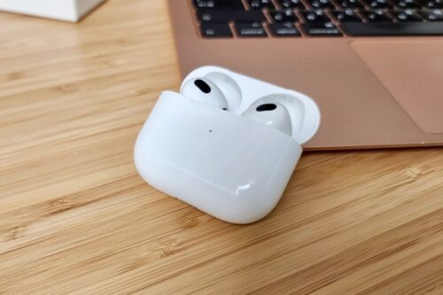 开箱｜苹果最新的 AirPods 3 升级有感吗？音质、续航力表现如何？值不值得买？