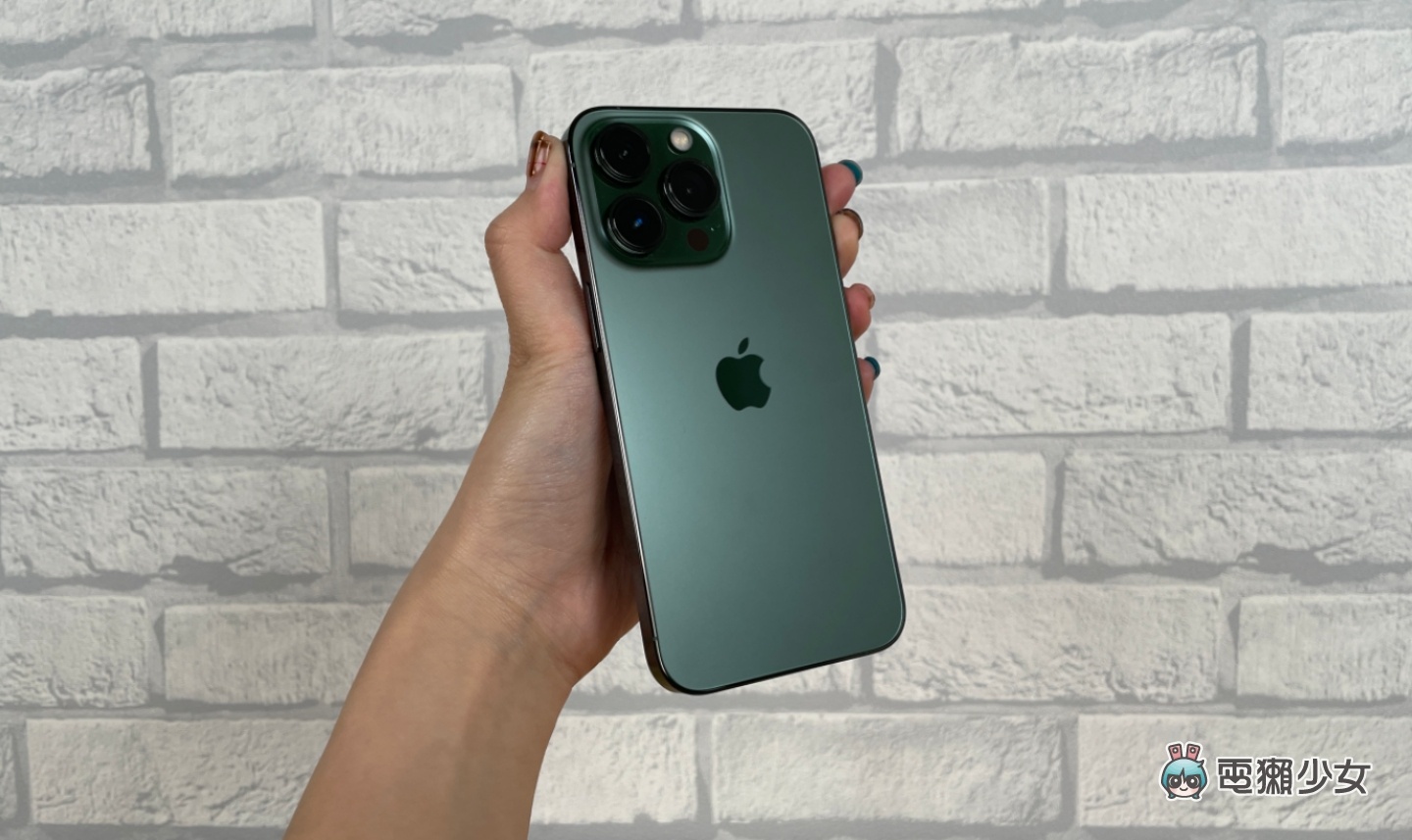 松岭青色的 iPhone 13 Pro 开箱!和绿色的 iPhone 13 比起来更显优雅 同场加映:夜幕绿的 iPhone 11 Pro 又是哪一种绿? 内容图3 潮品文-大潮社旗下实时最新热点娱乐时尚数码等新闻资讯网站! 松岭青色的 iPhone 13 Pro 开箱!和绿色的 iPhone 13 比起来更显优雅 同场加映:夜幕绿的 iPhone 11 Pro 又是哪一种绿?