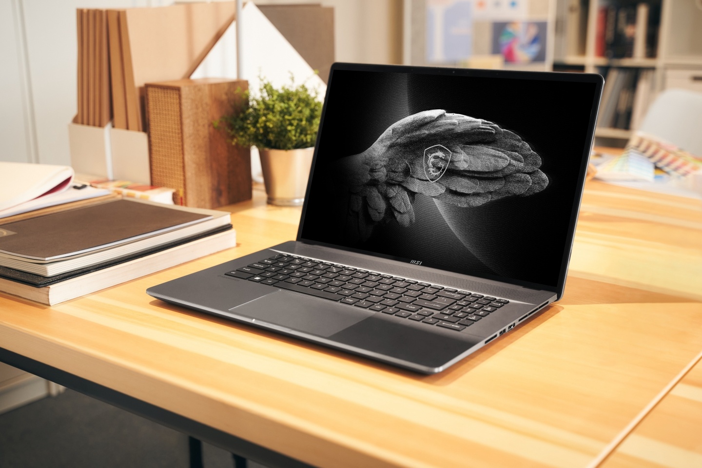 微星 MSI 全新创作者笔电登台!Creator Z17、Creator Z16P 搭载 Intel 第 12 代处理器 亮点特色带你一次看 内容图1 潮品文-大潮社旗下实时最新热点娱乐时尚数码等新闻资讯网站! 微星 MSI 全新创作者笔电登台!Creator Z17、Creator Z16P 搭载 Intel 第 12 代处理器 亮点特色带你一次看