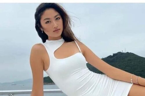 任达华爱女晒大长腿！胸前挖洞“绝对领域”险走光