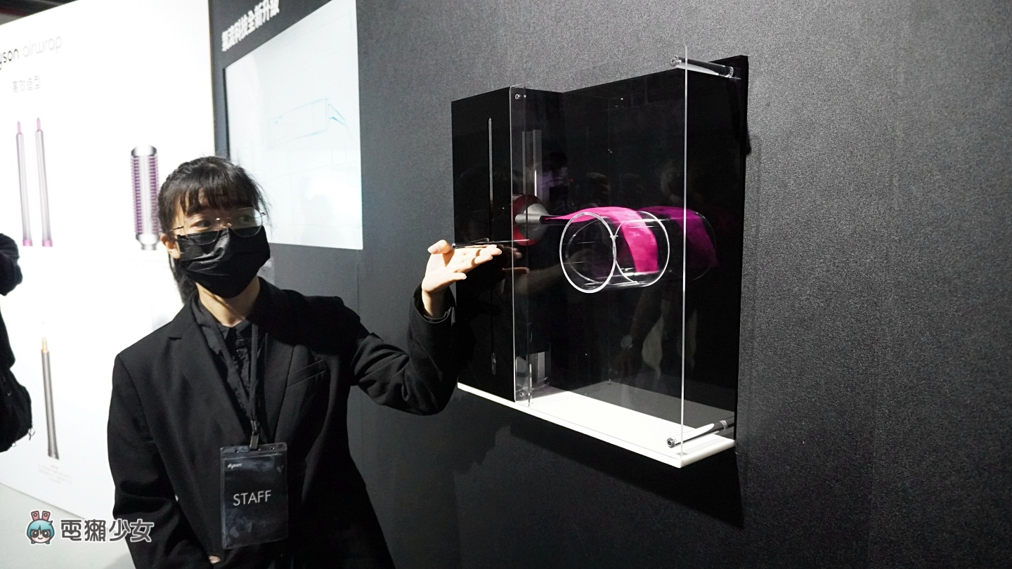 出门|Dyson 新一代美发神器 Dyson Airwrap 登场!带来三大升级配件,在家也能轻松吹出漂亮发型! 内容图2 潮品文-大潮社旗下实时最新热点娱乐时尚数码等新闻资讯网站! 出门|Dyson 新一代美发神器 Dyson Airwrap 登场!带来三大升级配件,在家也能轻松吹出漂亮发型!