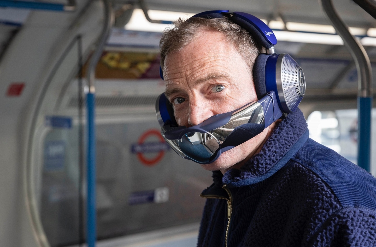 戴上很难不被注意！Dyson Airwarp 空气清净耳机登场 预计今年秋季上市