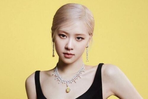 “人间YSL”穿透视马甲泄惹火曲线！曝“开腿片”险走光