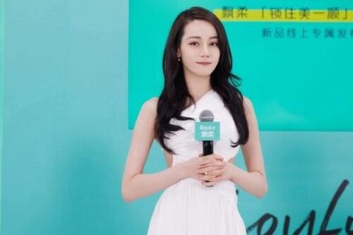 迪丽热巴露罕见部位！大片“白嫩美背”外泄　开到臀上嗨爆