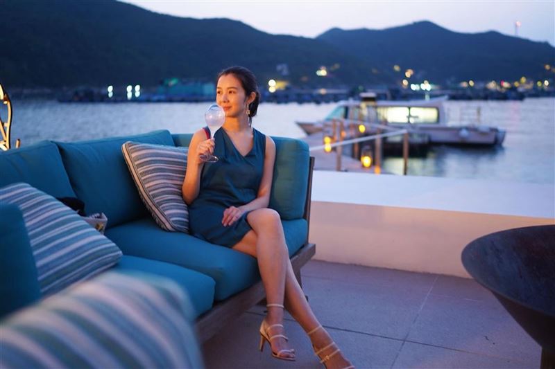 “十优港姐”麦明诗虽半隐退当上班族，不过仍相当活耀于香港演艺圈。（图／翻摄自louisa_mak IG）