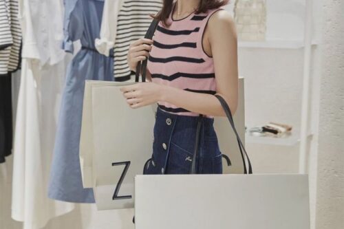 单飞前奏？周子瑜独接新代言“裸背全看光”粉狂下载当桌布