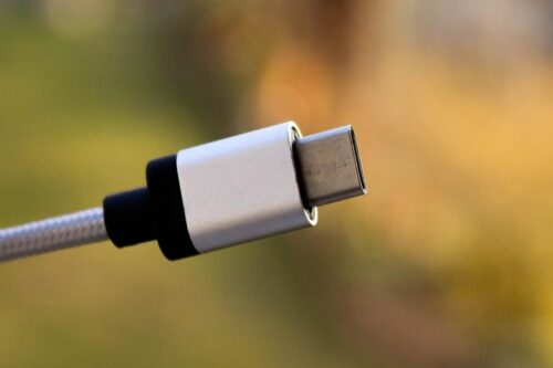 欧盟进一步推动 USB Type-C 成统一充电规格！iPhone 即将与 Lightning 连接埠道别？