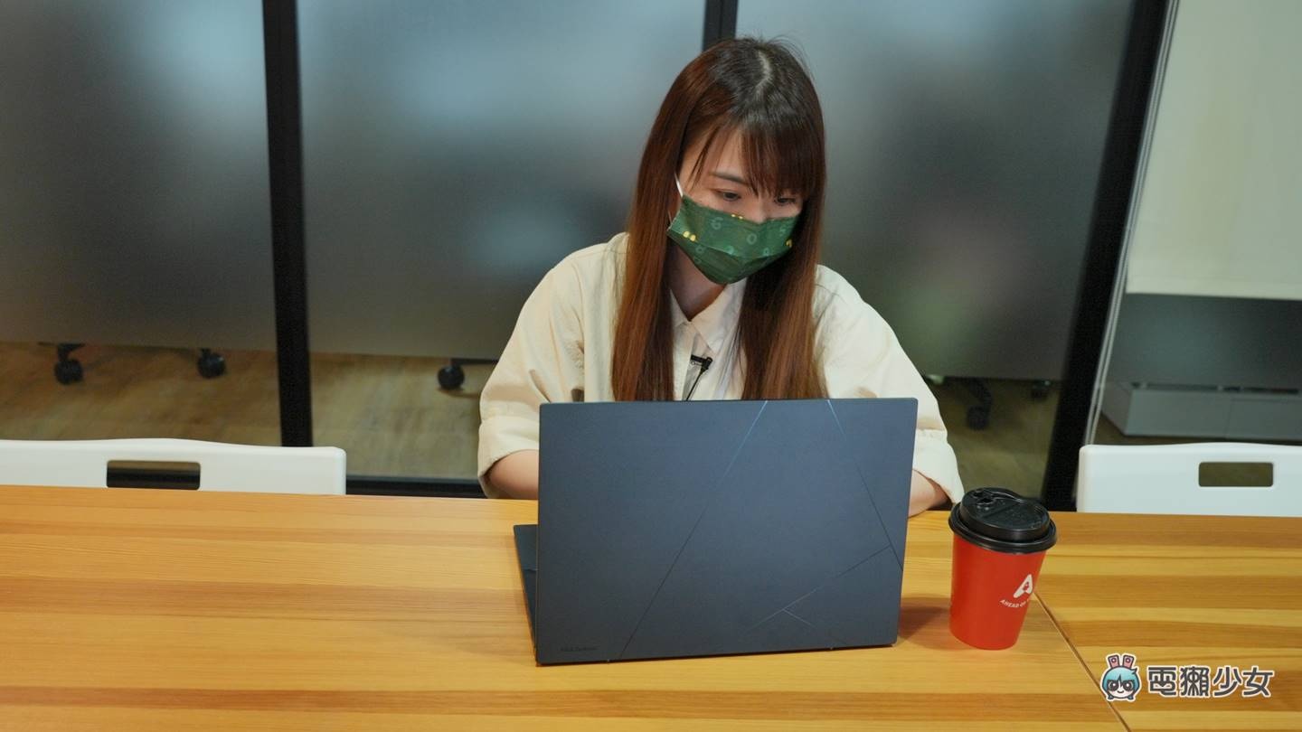 开箱|全新外型设计 Zenbook 14 OLED(UX3402)轻薄笔电,Intel Evo 认证通过! 75Wh 大电池续航力更久 内容图9 潮品文-大潮社旗下实时最新热点娱乐时尚数码等新闻资讯网站! 开箱|全新外型设计 Zenbook 14 OLED(UX3402)轻薄笔电,Intel Evo 认证通过! 75Wh 大电池续航力更久