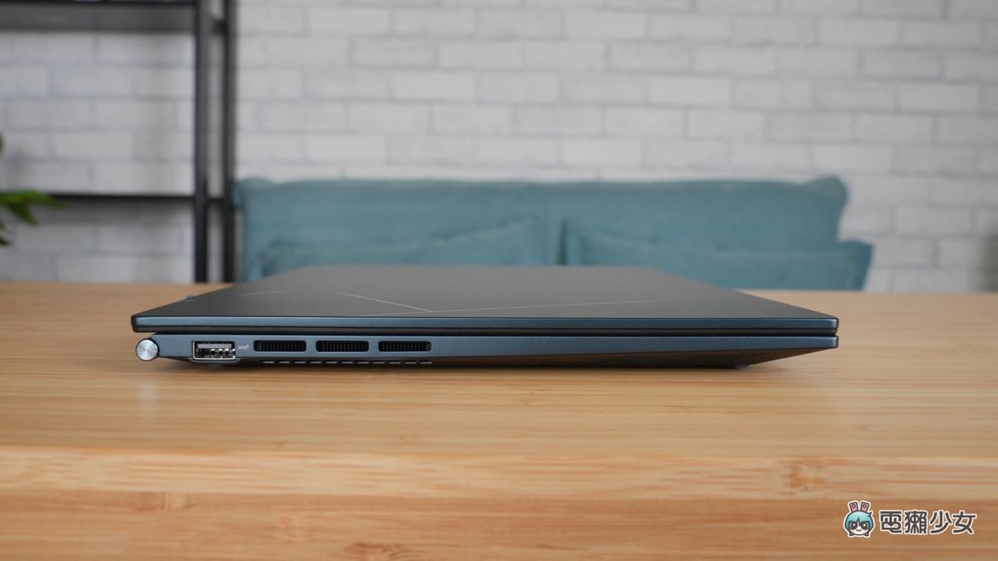 开箱|全新外型设计 Zenbook 14 OLED(UX3402)轻薄笔电,Intel Evo 认证通过! 75Wh 大电池续航力更久 内容图11 潮品文-大潮社旗下实时最新热点娱乐时尚数码等新闻资讯网站! 开箱|全新外型设计 Zenbook 14 OLED(UX3402)轻薄笔电,Intel Evo 认证通过! 75Wh 大电池续航力更久