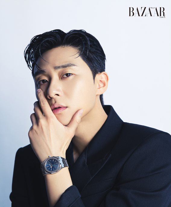 朴叙俊拍摄 Harper's BAZAAR 杂志封面。（图／Harper's BAZAAR提供）