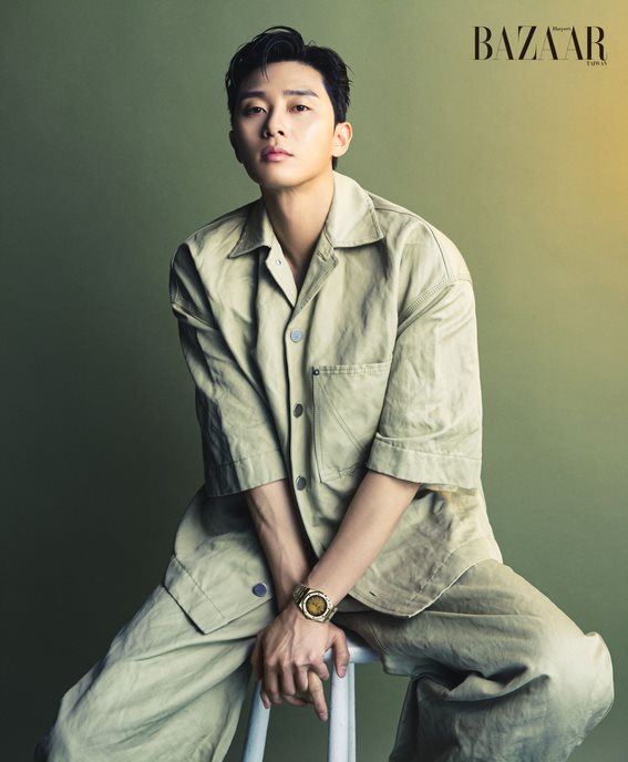 朴叙俊拍摄 Harper's BAZAAR 杂志封面。（图／Harper's BAZAAR提供）