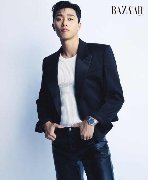 朴叙俊拍摄 Harper's BAZAAR 杂志封面。（图／Harper's BAZAAR提供）