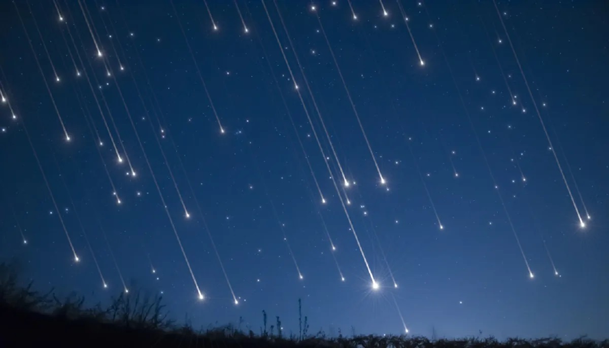 News I 陪你一起去看流星雨！这两天有机会看到40颗“宝瓶座流星雨” 更多热点 图1张