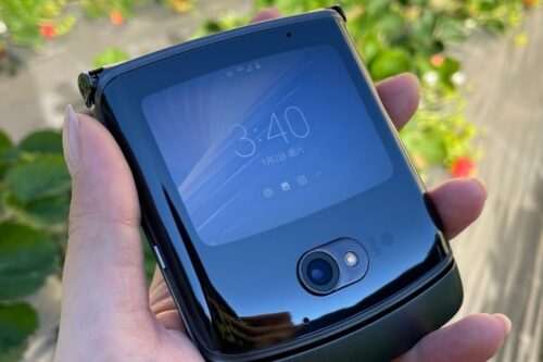 第三代 Motorola razr 折叠机外观曝光！标志性的下巴不见了，有望升级为双主镜头
