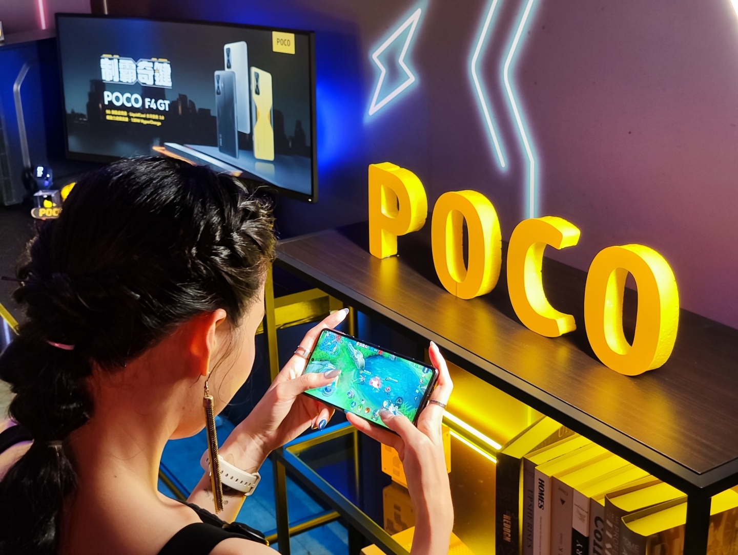 POCO 推出旗舰级电竞手机‘ POCO F4 GT ’具备 4700mAh 大电量 还支援 120W 的快充! 内容图4 潮品文-大潮社旗下实时最新热点娱乐时尚数码等新闻资讯网站! POCO 推出旗舰级电竞手机‘ POCO F4 GT ’具备 4700mAh 大电量 还支援 120W 的快充!