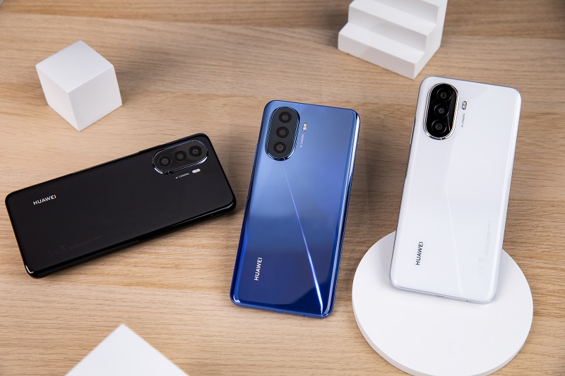 新机 I HUAWEI Mate Xs 2 超吸睛！屏幕外折设计让握手感极佳！ 更多热点 图9张