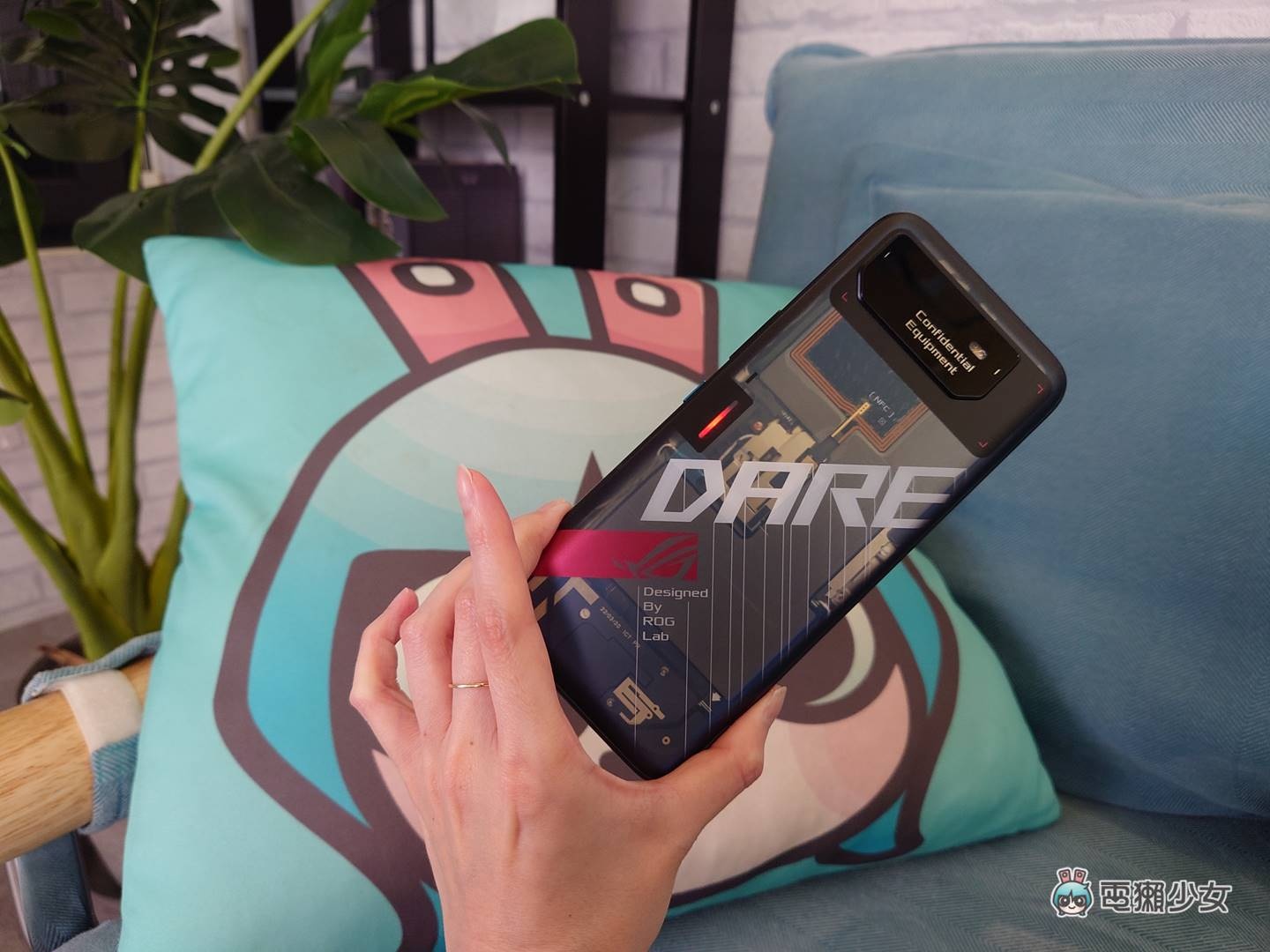 高通推出 Snapdragon 8+ Gen 1,实测抢先搭载 ROG 工程机,安兔兔挤下排行第一名 内容图4 潮品文-大潮社旗下实时最新热点娱乐时尚数码等新闻资讯网站! 高通推出 Snapdragon 8+ Gen 1,实测抢先搭载 ROG 工程机,安兔兔挤下排行第一名