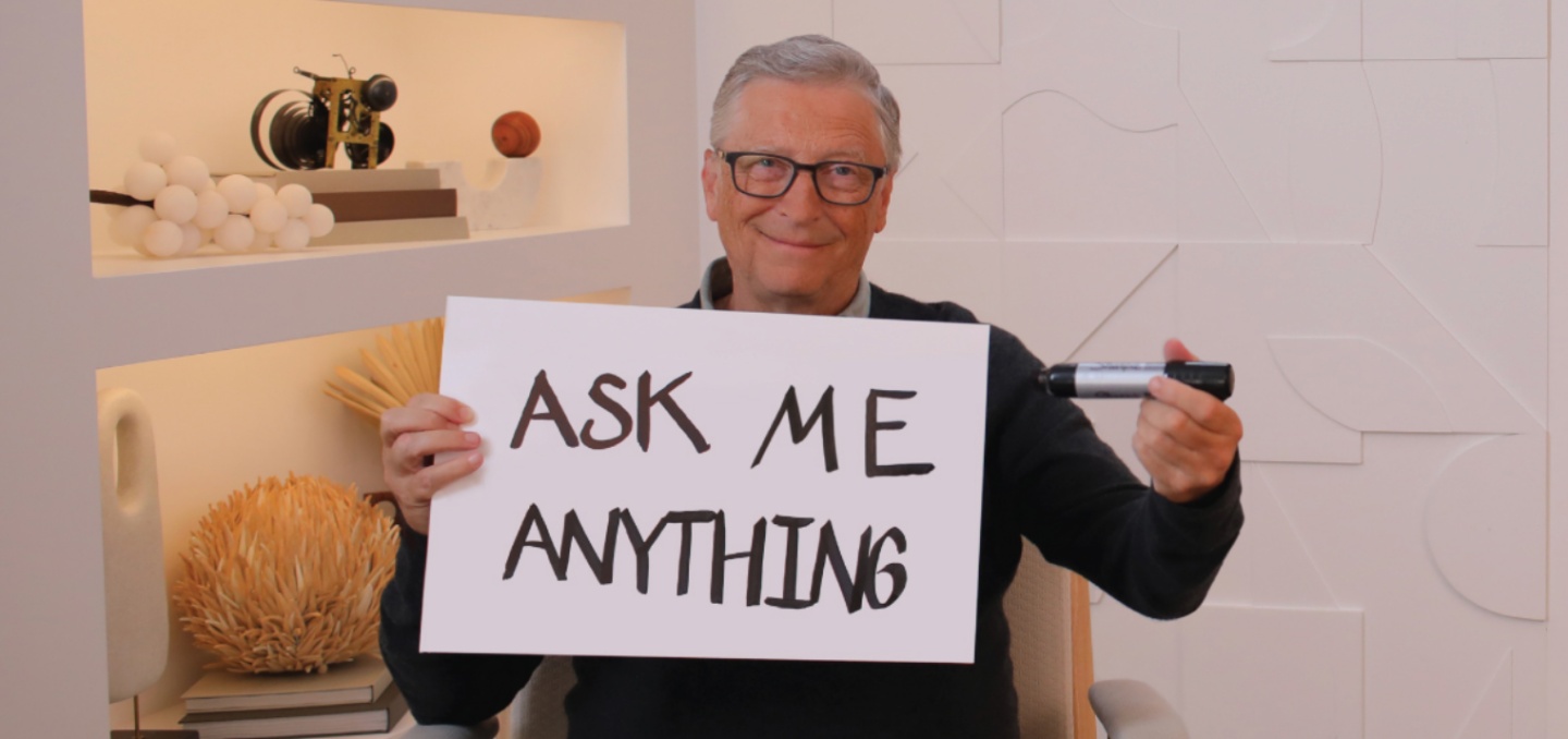 不是微软自家的 Suface Duo 也不是 iPhone!比尔盖兹常用的是这款折叠手机 内容图1 潮品文-大潮社旗下实时最新热点娱乐时尚数码等新闻资讯网站! 不是微软自家的 Suface Duo 也不是 iPhone!比尔盖兹常用的是这款折叠手机