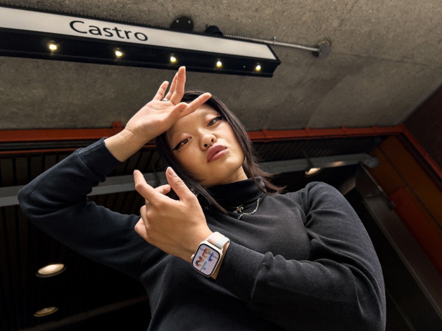 苹果推出 Apple Watch 新款彩虹表带!渐层设计超吸睛 全新的彩虹线条表面现在也能下载了 内容图4 潮品文-大潮社旗下实时最新热点娱乐时尚数码等新闻资讯网站! 苹果推出 Apple Watch 新款彩虹表带!渐层设计超吸睛 全新的彩虹线条表面现在也能下载了