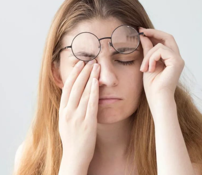 健康｜总是长针眼、眼睛发痒？可能是睫毛里的螨虫在作怪！ 更多热点 图2张