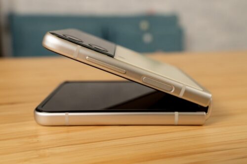 三星 Galaxy Z Flip3 耐用吗？ 国外 YouTuber 实测发现最多约可折叠 40 万次