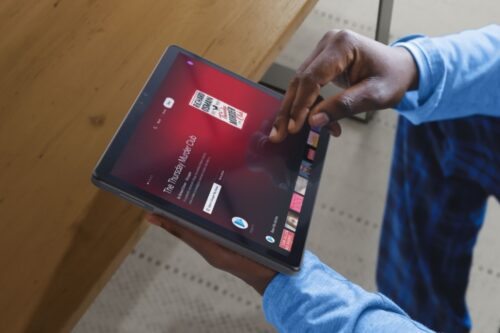 六千元有找！Lenovo 新款平板 Tab M10 开卖，具备 10 吋大萤幕，追剧娱乐用它很可以