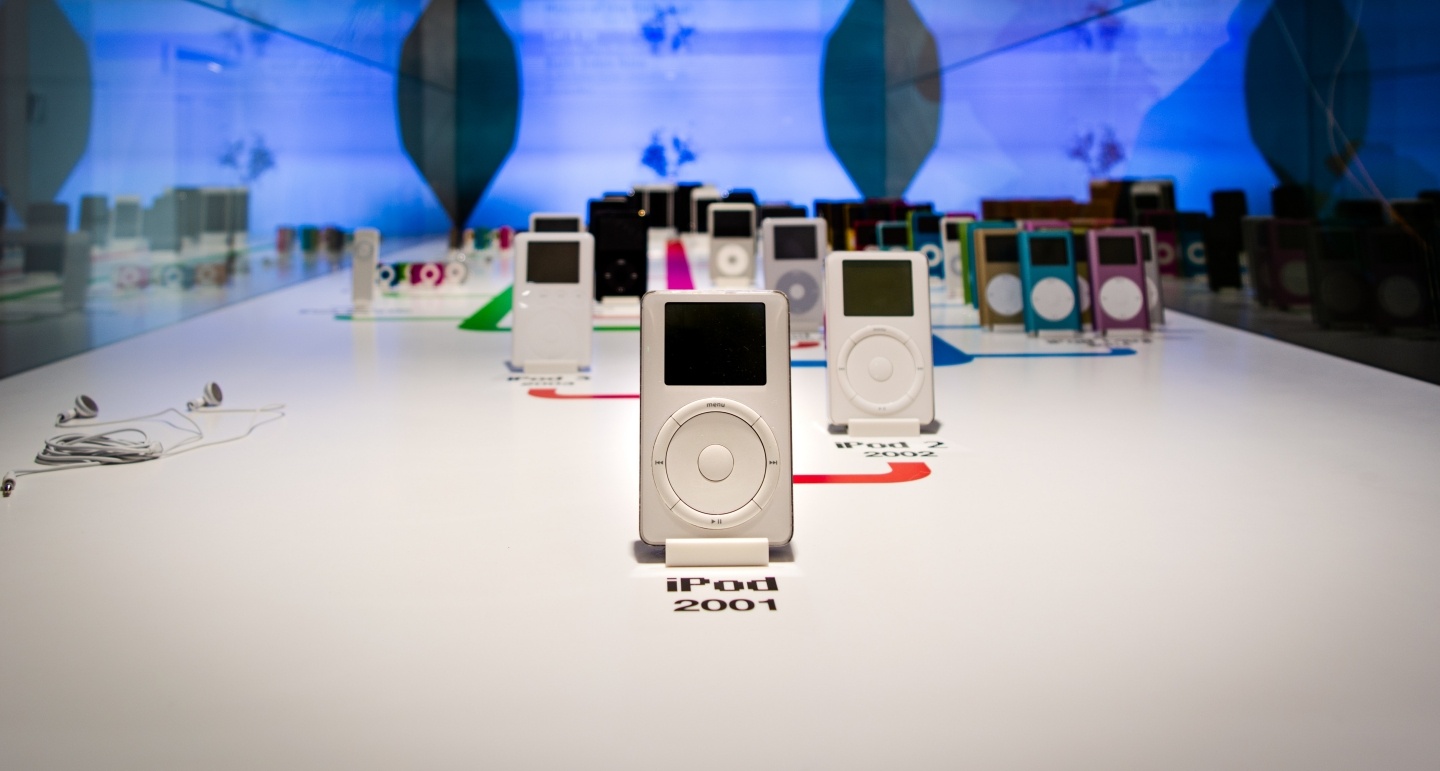 把 1,000 首歌放进口袋的经典产品!历代 iPod 回顾带你一次看 内容图1 潮品文-大潮社旗下实时最新热点娱乐时尚数码等新闻资讯网站! 把 1,000 首歌放进口袋的经典产品!历代 iPod 回顾带你一次看