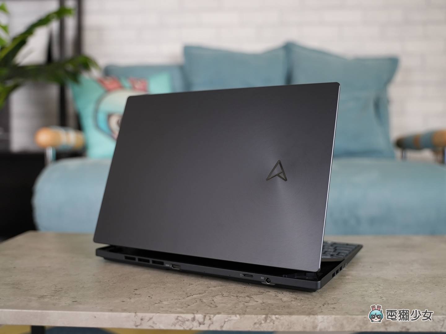 考虑带 14 吋 PC 的设计师?ASUS Zenbook Pro 14 Duo OLED 双萤幕笔电新结构与新色开箱,看见 120Hz OLED 的高规格! 内容图2 潮品文-大潮社旗下实时最新热点娱乐时尚数码等新闻资讯网站! 考虑带 14 吋 PC 的设计师?ASUS Zenbook Pro 14 Duo OLED 双萤幕笔电新结构与新色开箱,看见 120Hz OLED 的高规格!